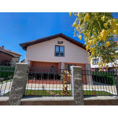 Александровата Къща - Aleksandar Guest House with Garden and Pool