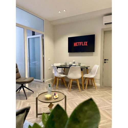 - Free Parking - Comfy City Center Apartment -