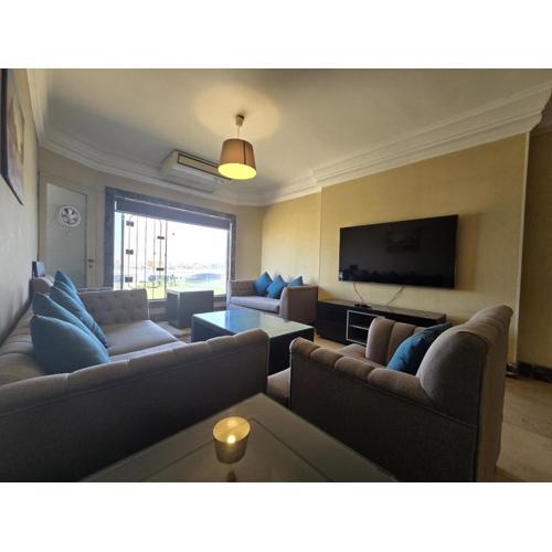 شقه فندقيه فاخره مطله على النيل - nile view hotel apartment