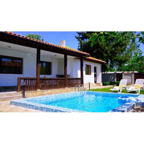 Вила Нолан с басейн - Villa Nolan with private pool