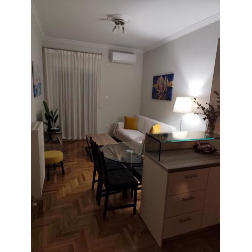 Μ&Κ - Your Athens Home - Νewly renovated 2bd apartment in family neighborhood close to city center