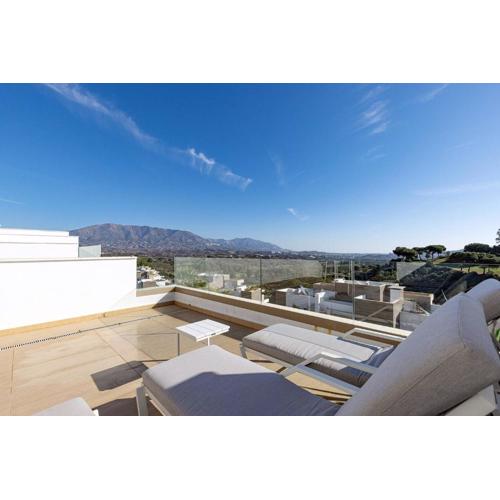 007 Modern 3 Bed Frontline Golf Townhouse in La Cala Golf Resort with Mountain Views