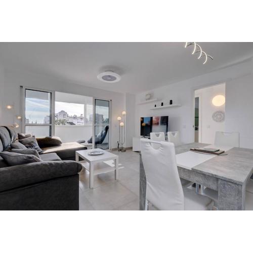 019 Stylish 3 Bed Ibensa Square Apt, near Beach & Bars