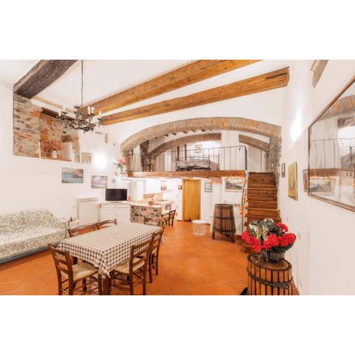 025- La casa di Esmeralda (011017-LT-0667)