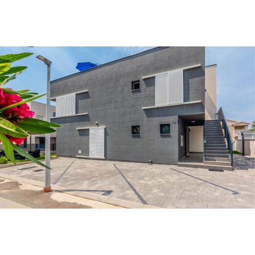 1 Bedroom Amazing Apartment In Vir