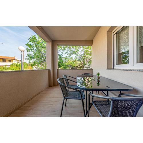 1 Bedroom Amazing Apartment In Vir