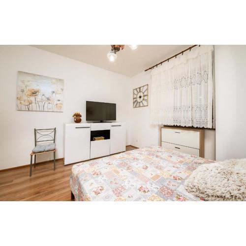 1 Bedroom Beautiful Apartment In Pula