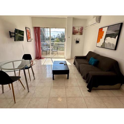 1 bedroom flat 200m from beach