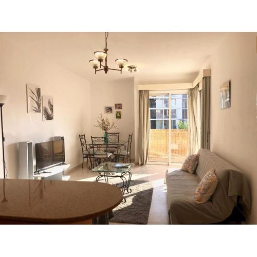 1 bedroom flat, prime location near sea, sleeps 4