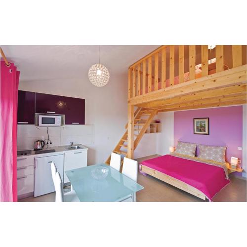 1 Bedroom Lovely Apartment In Pula
