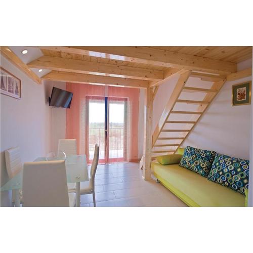 1 Bedroom Lovely Apartment In Pula