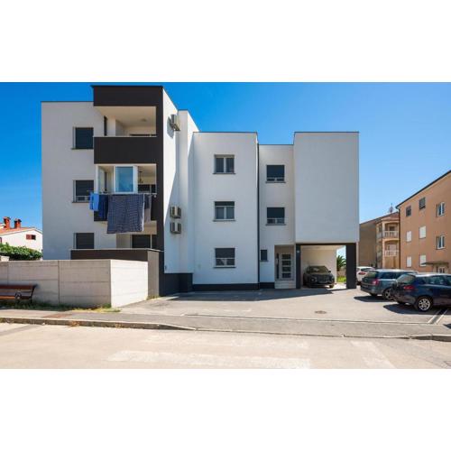 1 Bedroom Nice Apartment In Pula