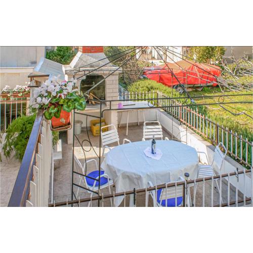 1 Bedroom Nice Apartment In Seget Donji