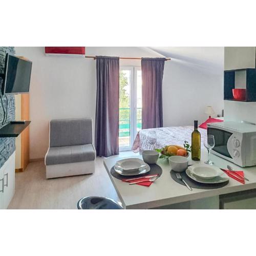 1 Bedroom Nice Apartment In Vodice
