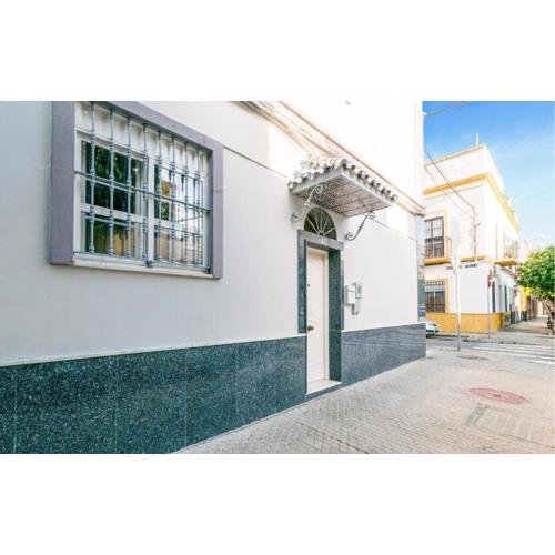 1 Bedroom Stunning Apartment In Sevilla