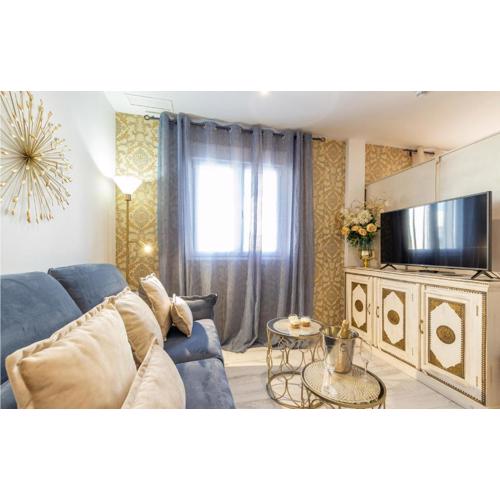 1 Bedroom Stunning Apartment In Sevilla