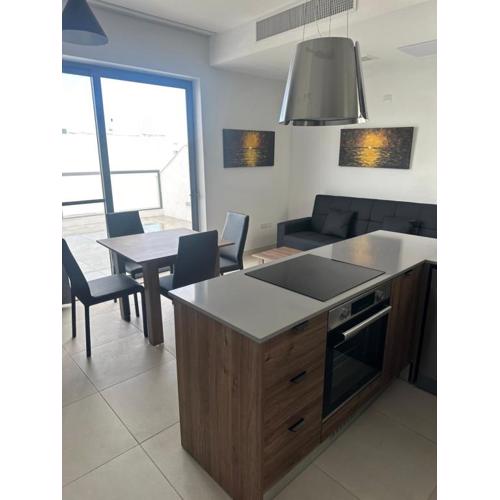 1 Room in a shared 3 bedrrom apartment in Swieqi 10 mins away from Paceville and beach