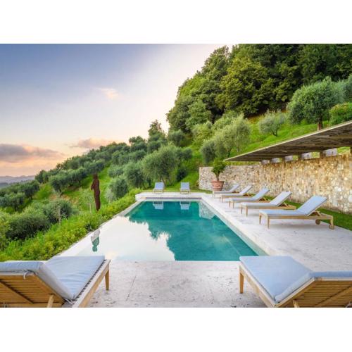 10 bedroom luxury villa in Lucca
