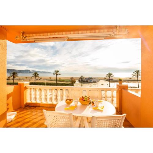 1003 Piso con vistas al mar Empuriabrava by homeselectspain