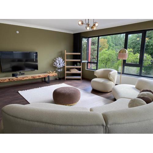 1006 Central 135 sqm close to consulates