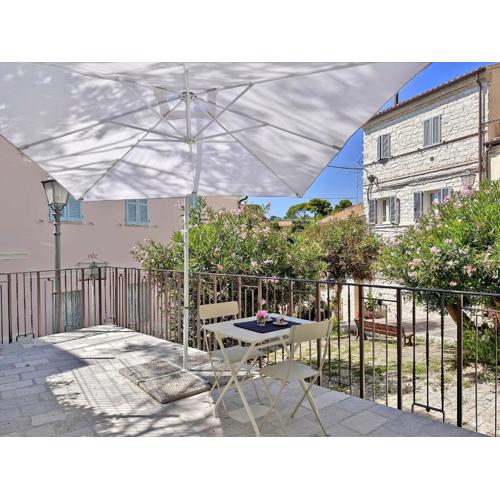 108 - Stupendo monolocale in centro storico a Numana con terrazzo privato - SPIAGGIA gratis al WHITE BEACH CLUB fino al 3 Agosto