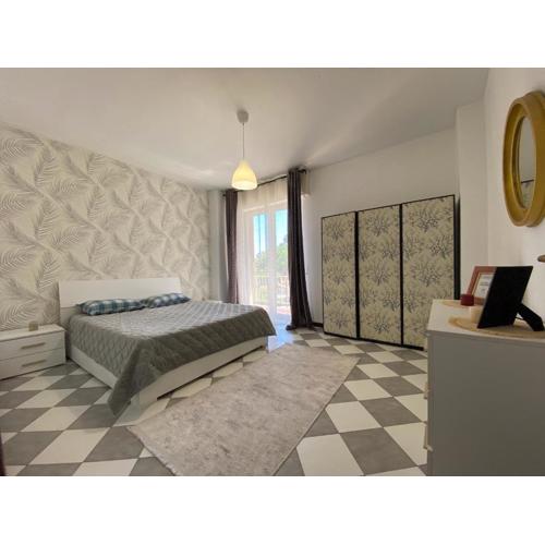 11 ospiti -Balcone-Parcheggio Privato, Bulai Home