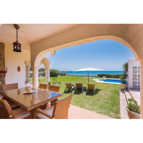 1100 - Beach Front Villa