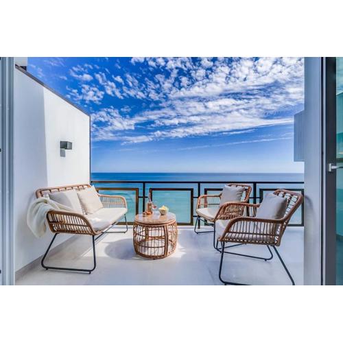 112-Stunning Beachfront Apartment in Benalmádena