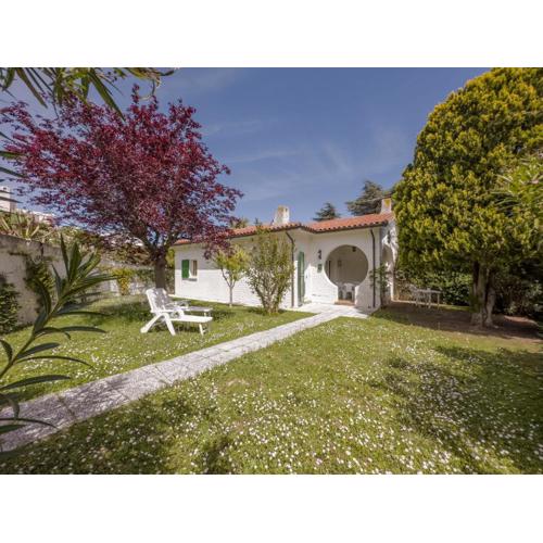 114 - Villa trilocale al Taunus con portico e bel giardino SPIAGGIA inclusa nel prezzo
