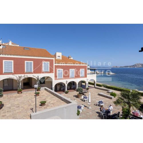 12 CENTRO - Trilocale vista mare sul Faro di Porto Faro