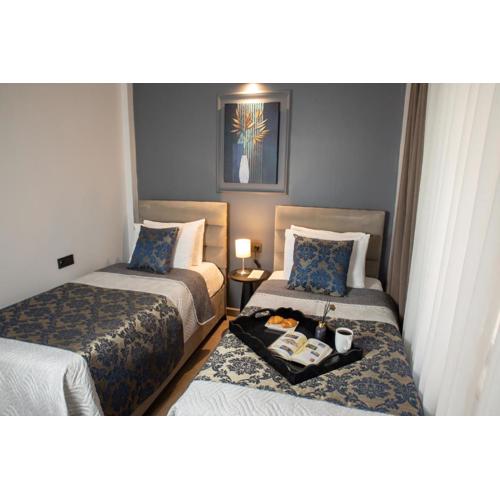 12 rooms hotel