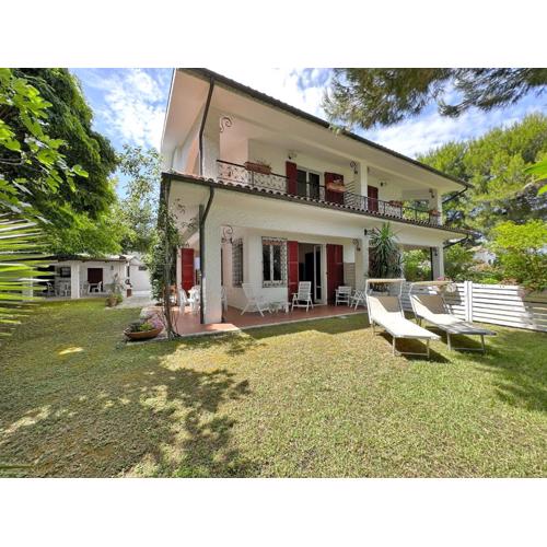 143 - VILLA BIANCA Villa Quadrilocale a Marcelli con ampio giardino aria condizionata WIFI e SPIAGGIA inclusa nel prezzo