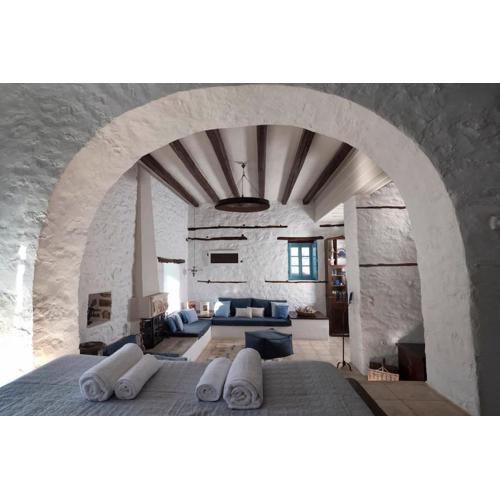 1620 Historical Stone Manor