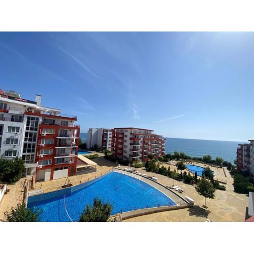 17 pools, sea and Biggest Flat