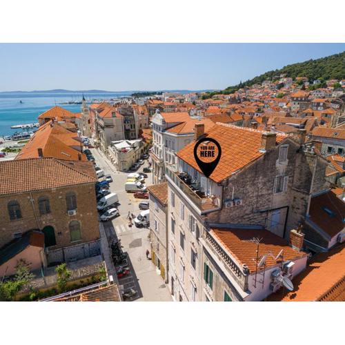 1BDR Apartment with Balcony at Prime Location