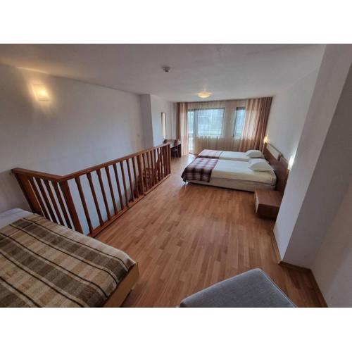 1br Homey Two Floor Apartment - 200mbps Wi-fi