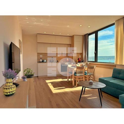1BR Sea Garden Prime with View and Parking