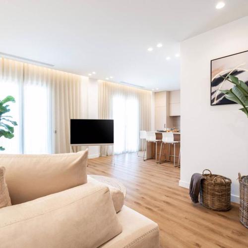 2-bd Luxury Apt Sea View Balcony Near The Beach