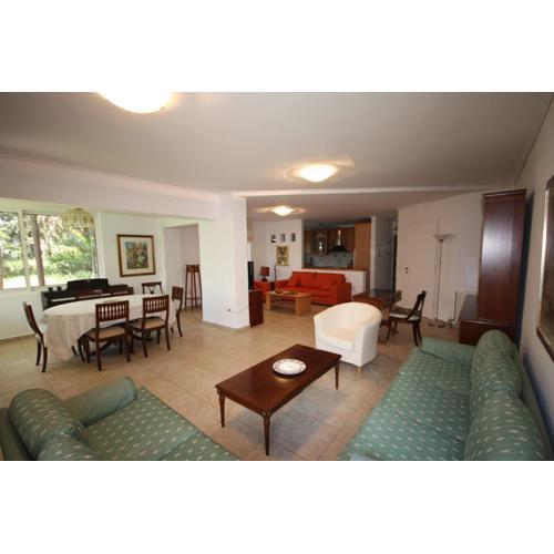2 Bdr Park View Apt - 130m2 & Private Patio