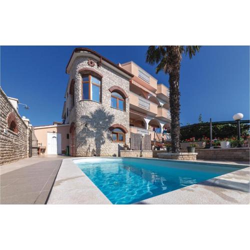 2 Bedroom Amazing Apartment In Pula