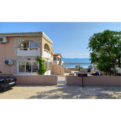 2 Bedroom Amazing Apartment In Vir