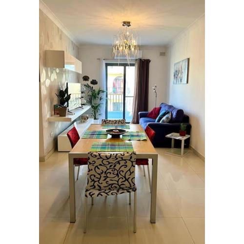 2 Bedroom Apartment - 5 mins from the sea