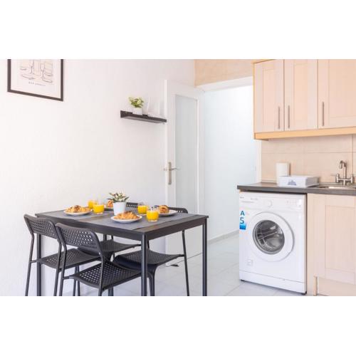 2-bedroom apartment - close to beaches and center