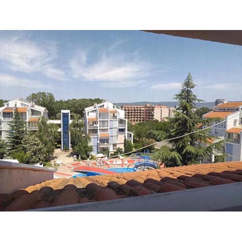 2-bedroom apartment with pool in Elit 2