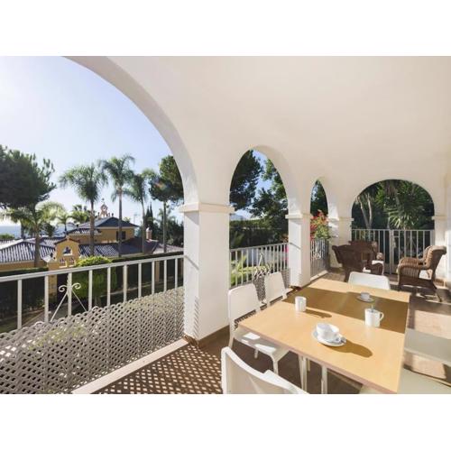 2 bedroom apartment, with sea views, in Puerto Banús