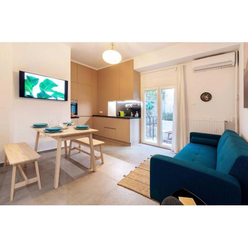 2 Bedroom Apt with Secret Garden In The heart Of Athens