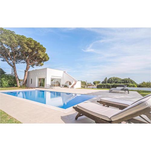 2 Bedroom Awesome Home In Marbella