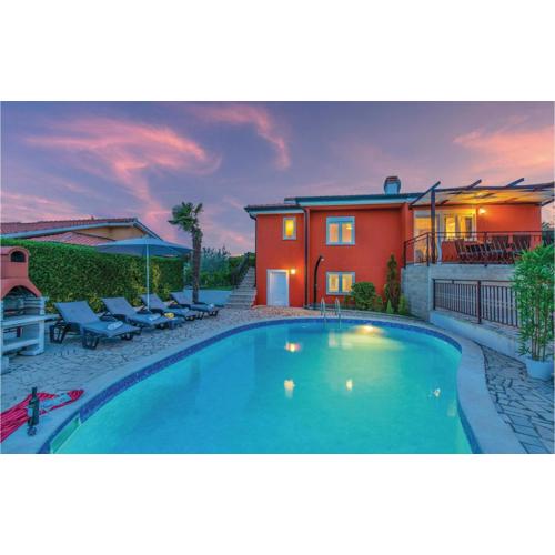 2 Bedroom Awesome Home In Porec