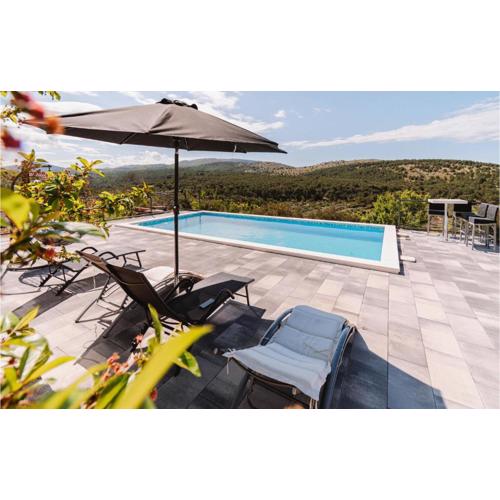 2 Bedroom Awesome Home In Sibenik
