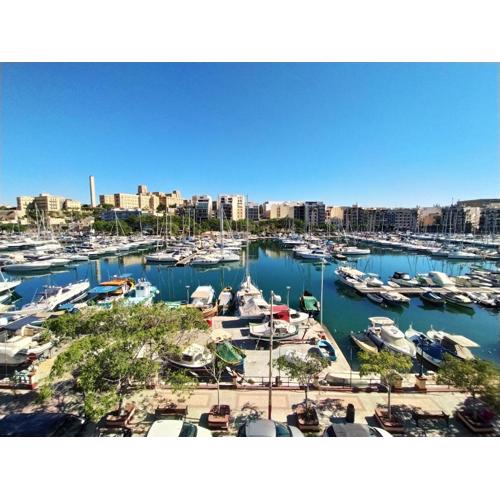 2 Bedroom, Central and Spacious Apartment with Sea View - 2